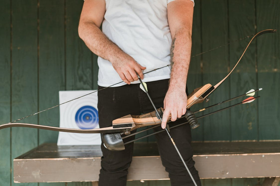 How to Hold an Arrow on a Recurve Bow (Definitive Guide)